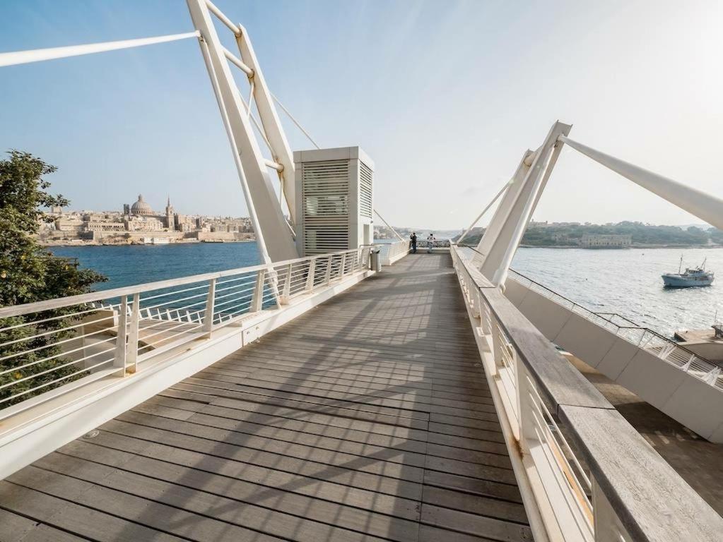 Luxury Apartment Inc Pool & Views Sliema Eksteriør billede